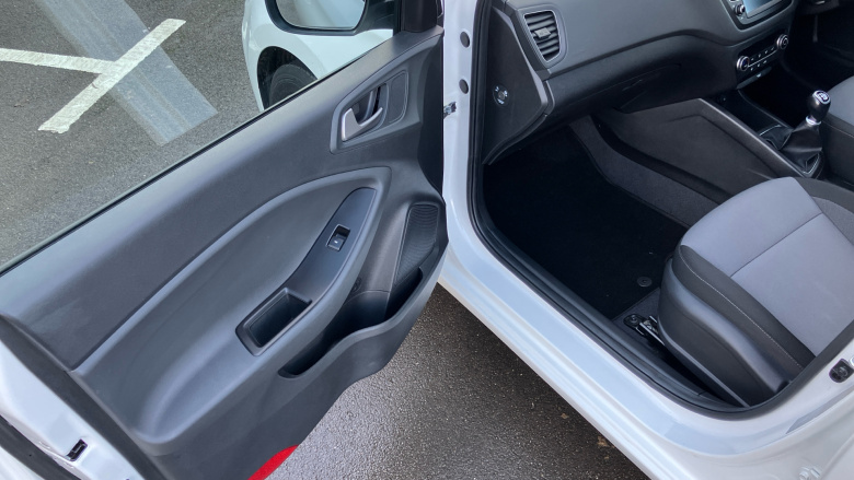 Hyundai i20 1.2 MPi Premium Nav 5dr Petrol Hatchback